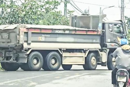 Xe tải tung hoành, đường 200 tỷ ở Đà Nẵng có dấu hiệu xuống cấp sau 1 năm sử dụng