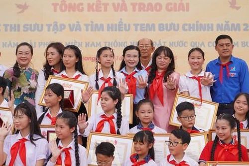 Trao giải cuộc thi sưu tập tem về Ngày Giải phóng miền Nam