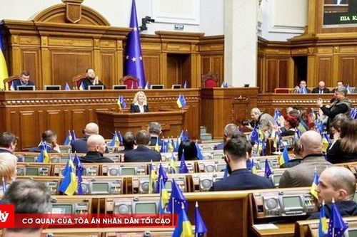 Ukraine gia hạn thiết quân luật thêm 90 ngày