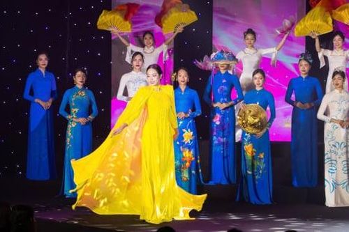 Hoa hậu Thanh Thủy diện áo dài, lan tỏa bản sắc qua chương trình Hương sắc Việt Nam