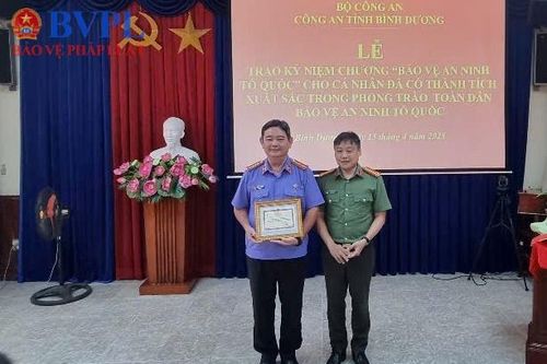 Phó Viện trưởng VKSND tỉnh Bình Dương được trao tặng kỷ niệm chương 'Bảo vệ An ninh Tổ quốc'