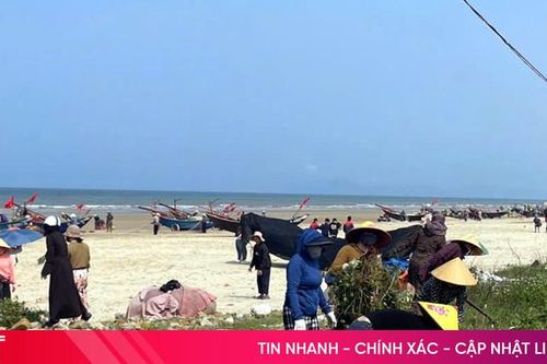 Hơn 1.000 người làm sạch biển Kỳ Anh