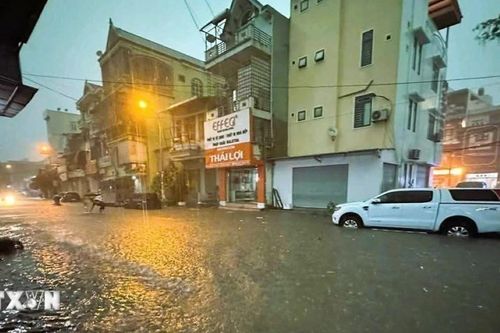 Mưa dông, lốc sét xảy ra tại nhiều địa phương khiến 9 người thương vong
