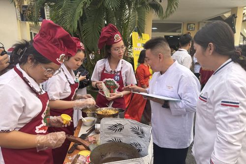 Hội thi 'Đầu bếp trẻ' góp phần định hướng nghề nghiệp cho học sinh THPT TP Hồ Chí Minh