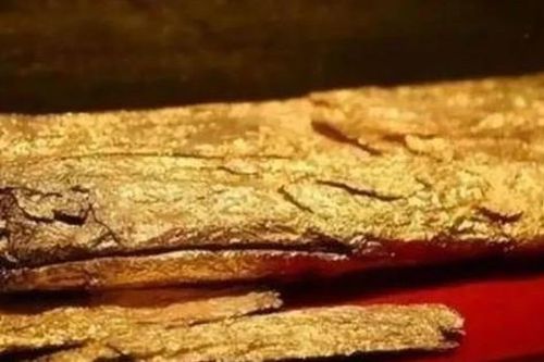 Người đàn ông mang 5,5kg vàng trao cho bảo tàng, 6 tháng sau xảy ra điều 'kỳ lạ'