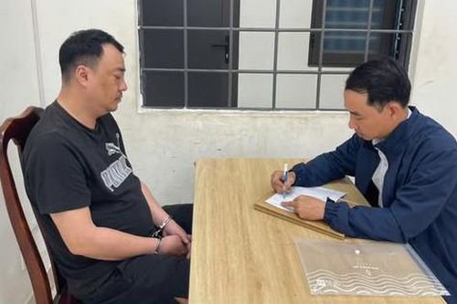 Cựu nhân viên ngân hàng bị bắt theo lệnh truy nã đặc biệt