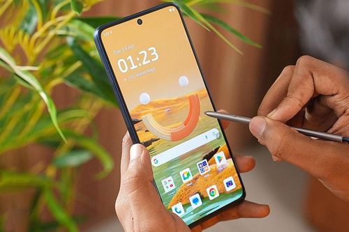 Smartphone màn hình OLED 120Hz, lưng da, cấu hình tốt, trang bị bút stylus, chống nước, giá gần 7 triệu đồng