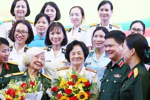 Phụ nữ Quân đội viết bản hùng ca bằng máu, nước mắt và nụ cười