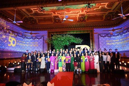 Doanh nghiệp là 'điểm tựa' cho hành trình vươn mình của TP.HCM