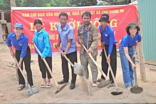 Khởi công xây dựng nhà ở cho hộ cận nghèo tại xã Chư Đang Ya