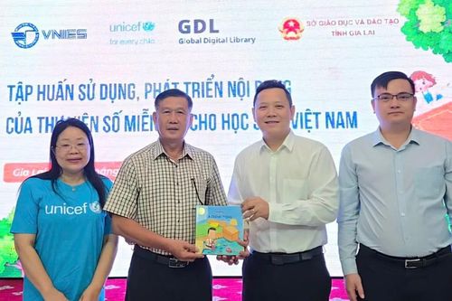 Gia Lai: Tập huấn 'Sử dụng, phát triển nội dung của thư viện số miễn phí cho học sinh Việt Nam'