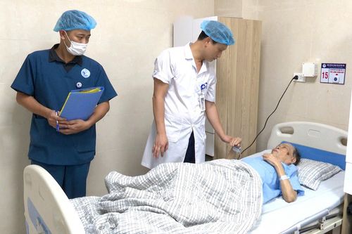 Bệnh viện Đa khoa thị xã Phú Thọ: Liên tiếp phẫu thuật thay khớp háng thành công cho bệnh nhân cao tuổi