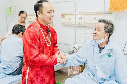 Đền Rừng – Hành trình gieo hạt thiện lành: Trao học bổng Tuệ Giác và 548 suất cơm ấm lòng giữa đất trời Ba Vì