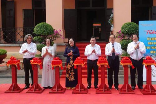 Khai mạc triển lãm về Bác Hồ và Chiến thắng Điện Biên Phủ tại TP. Hồ Chí Minh