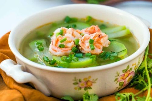 Bí quyết nấu canh bầu tôm ngọt thanh cho bữa cơm gia đình