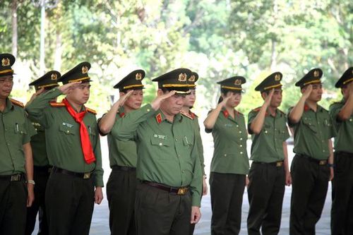 Hành trình tri ân và tiếp nối truyền thống anh hùng