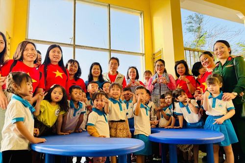 Nối nhịp yêu thương, gieo nụ cười trẻ thơ giữa biển trời Bạch Long Vĩ