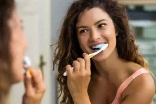 Bạn có thể mắc những bệnh này nếu đánh răng sai cách, nhiều người vẫn có thói quen đó mỗi ngày