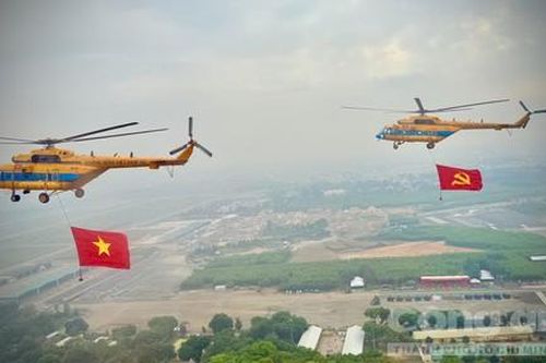 'Quy trình' một chuyến bay của Phi đội trực thăng Không quân Việt Nam mang cờ Đảng, cờ Tổ quốc