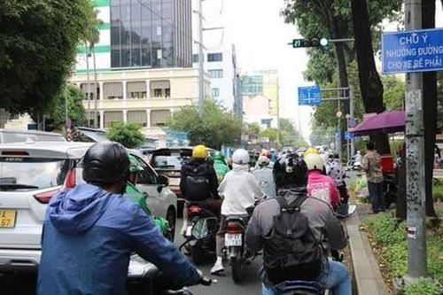TPHCM sẽ lắp đặt thêm biển báo 'Nhường đường cho xe rẽ phải' tại giao lộ đông đúc