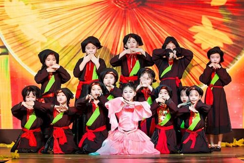 'Bắc Bling' lan tỏa đến sàn diễn thời trang nhí