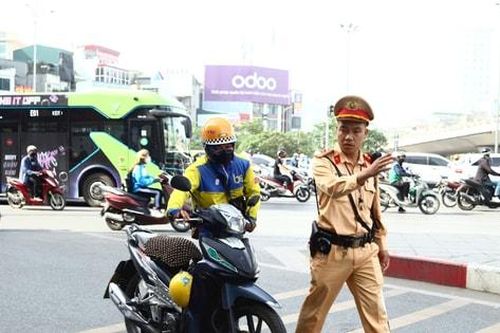 Hà Nội: Xử phạt 'lỗi ý thức' giao thông, giữ giấy tờ ngay trên VNeID