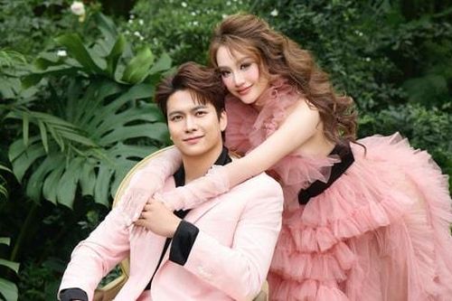 Gia đình cặp nghệ sĩ Thu Thủy - Minh Quân thực hiện minishow tại Hà Nội