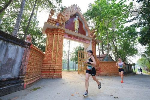 Dược sĩ Nguyễn Thị Trà Giang xuất sắc dẫn đầu top nữ 42 km tại Aikya Cross Country marathon Trà Vinh 2025