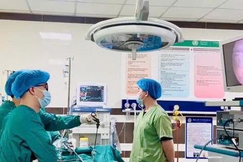 Bé gái 9 tuổi ở Phú Thọ mắc thoát vị bẹn