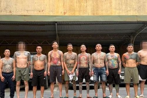 Hà Nội: Triệt phá băng nhóm cho vay nặng lãi, tàng trữ vũ khí quân dụng