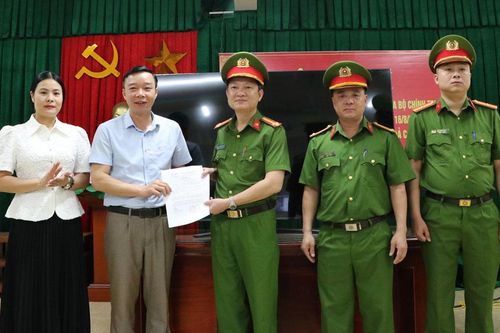 Thưởng 'nóng' cho lực lượng truy bắt nhanh đối tượng cướp 'xe ôm'