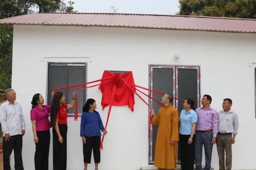 Lạng Sơn: Bàn giao nhà Đại đoàn kết cho 2 hộ nghèo ở huyện Bình Gia