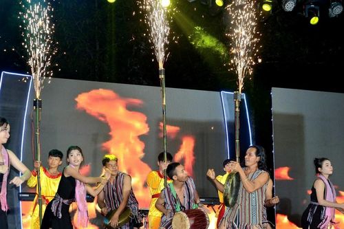 Khai mạc Không gian trưng bày văn hóa Hrê gắn với phát huy giá trị Di tích quốc gia đặc biệt