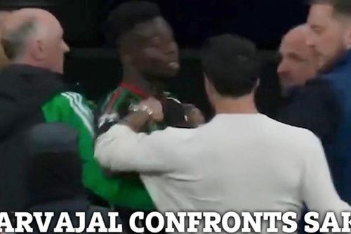 Sao Real Madrid bóp cổ Saka trong đường hầm, cầu thủ hai đội phải can ngăn