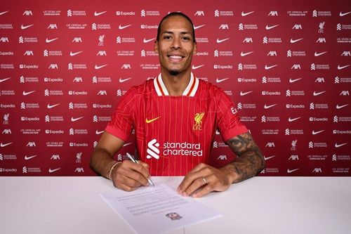 Van Dijk chính thức ký hợp đồng mới với Liverpool, nhận lương kỷ lục ở châu Âu