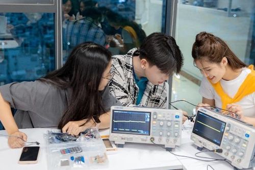 Đại học Kinh tế Thành phố Hồ Chí Minh ra mắt trợ lý ảo UEH AI Chatbot