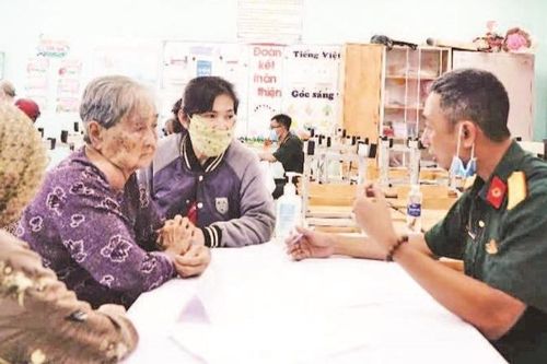 Ấm lòng vùng đất thép