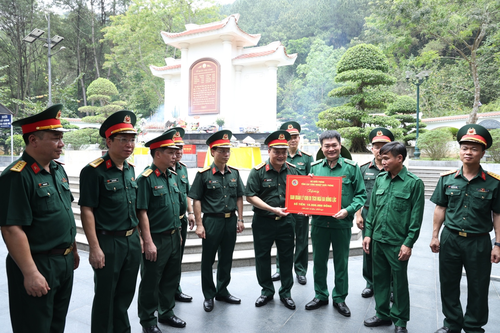 Tổng cục Công nghiệp Quốc phòng tổ chức hoạt động 'Đền ơn đáp nghĩa'