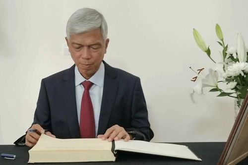 Lãnh đạo TPHCM viếng nguyên Thủ tướng Malaysia