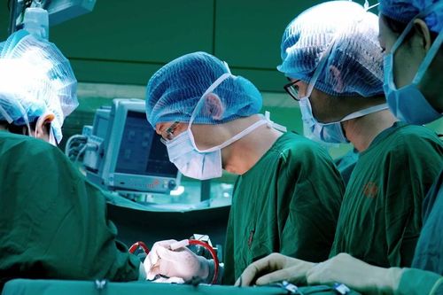 Phẫu thuật cùng lúc 4 khối u cho người bệnh