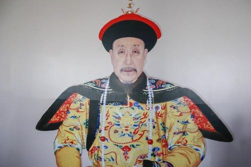 Người duy nhất mặc long bào của Càn Long mà không bị trị tội