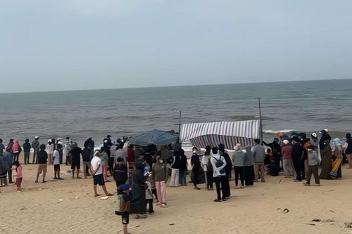 Tìm thấy thi thể nam sinh ở Huế bị sóng biển cuốn trôi