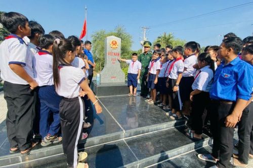 Khơi dậy tinh thần yêu nước qua 'Tiết học biên cương'
