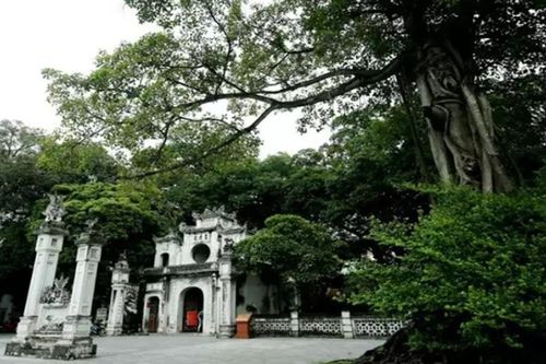 Phục chế tượng thần Văn Xương đế quân theo mẫu tại đền Ngọc Sơn