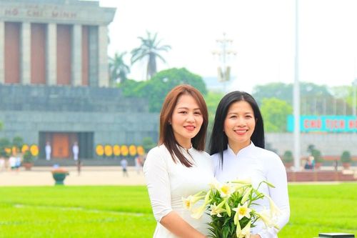 Giới trẻ đổ về Quảng trường Ba Đình check-in trước thềm đại lễ 30/4