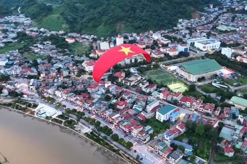 Trải nghiệm dù lượn tại Tuần Văn hóa - Du lịch Bắc Kạn 2025