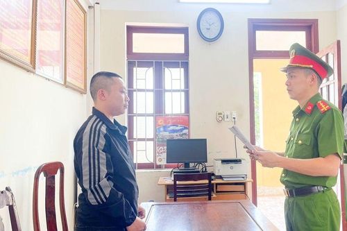 Khởi tố tài xế đỗ xe giữa đường gây tại nạn chết người