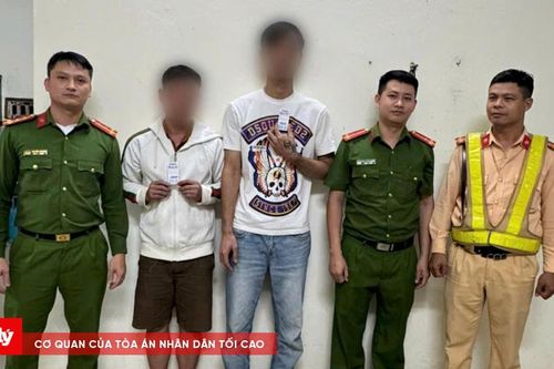 Hai đối tượng bỏ chạy khi bị dừng xe kiểm tra