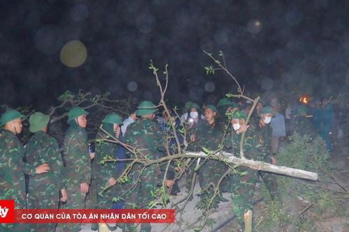 Gần 300 người xuyên đêm dập lửa