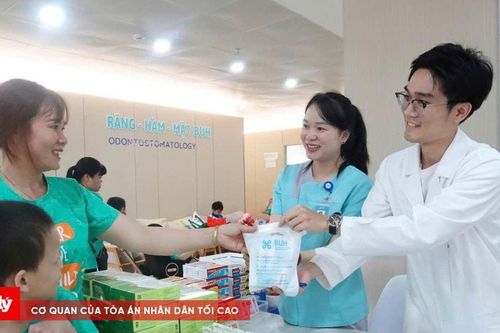 Đại học Y Dược Buôn Ma Thuột trao nụ cười khỏe mạnh cho trẻ bại não